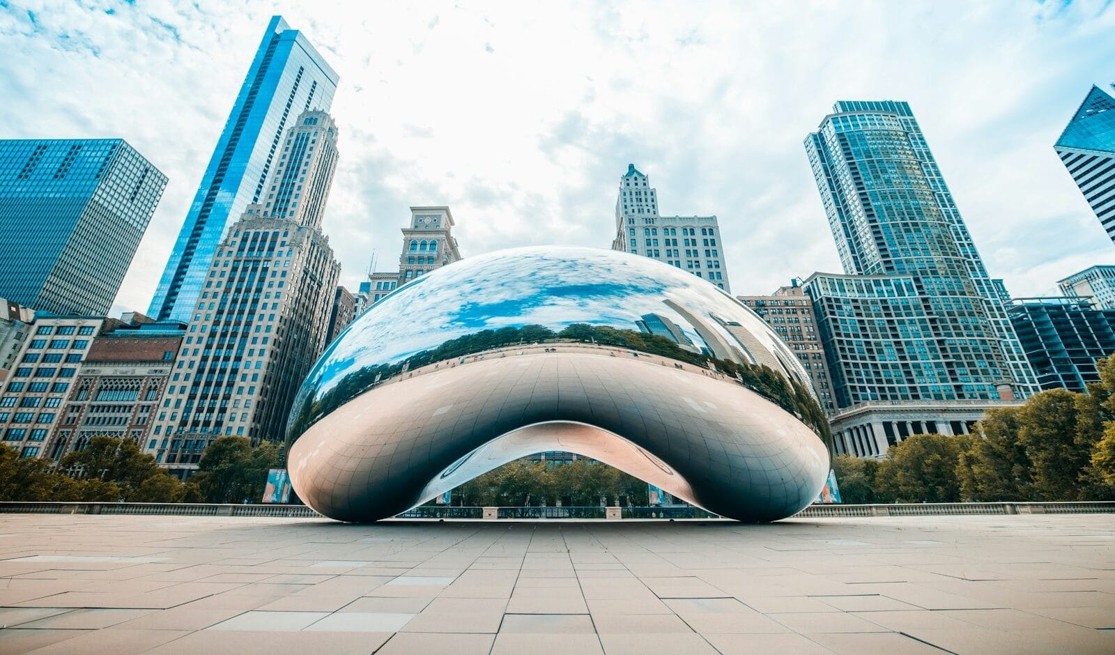 Chicago Travel Guide cloud gate in city during daytime