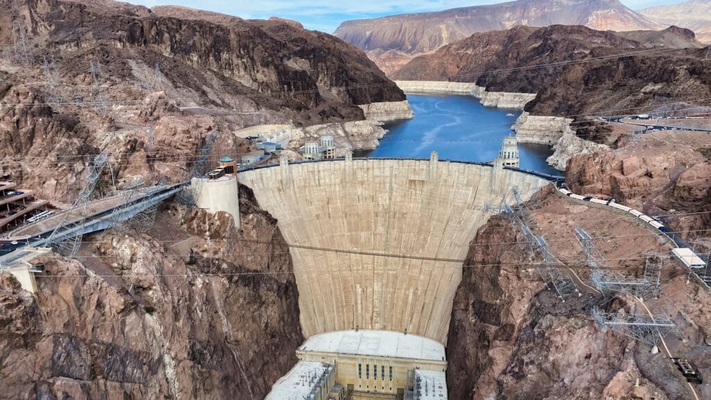 hoover dam white and brown concrete building near body of water during daytime