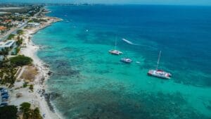 Aruba Tours a couple of boats that are in the water
