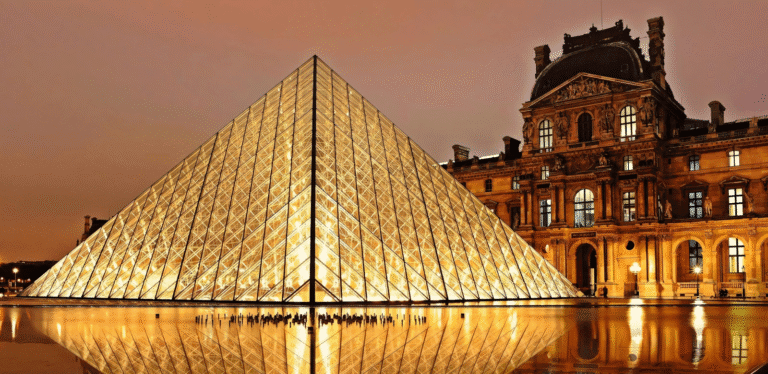 paris travel guide, louvre museums glowing at night