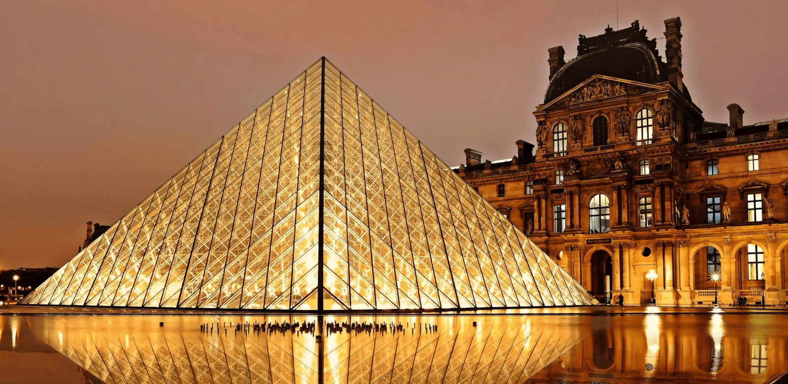 paris travel guide, louvre museums glowing at night