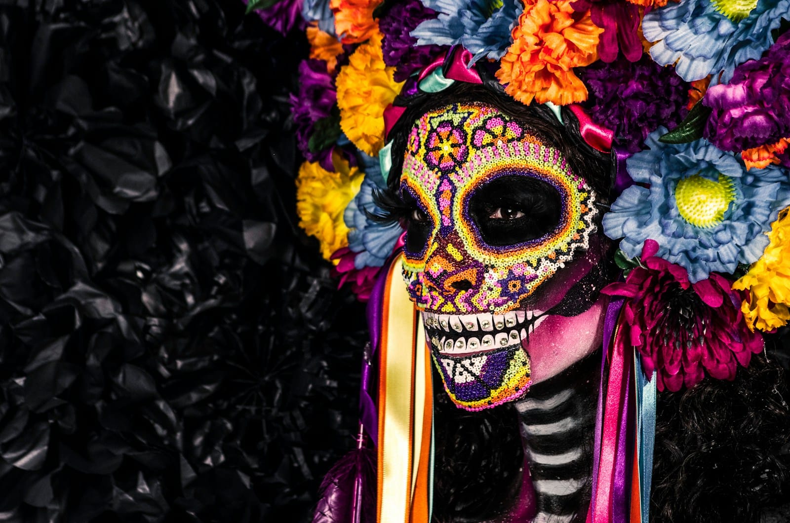 mexico tours woman in a Cinco de Mayo makeup