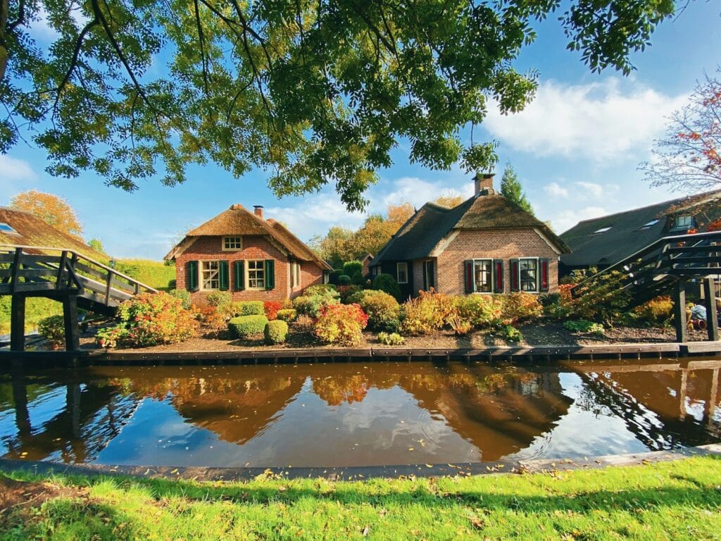 Giethoorn, Netherlands – A car-free village with canals and thatched-roof cottages