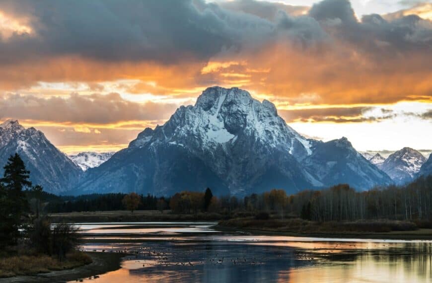 usa travel guide gray mountain under white cloudy sky