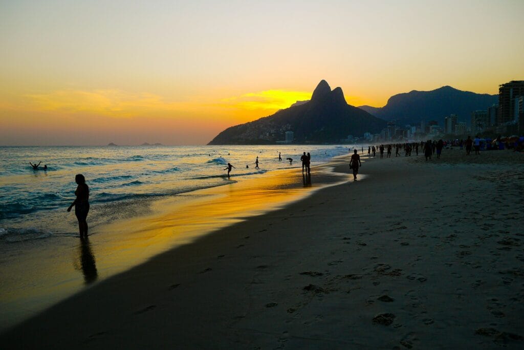 Ipanema, Río de Janeiro - Estado de Río de Janeiro, Brasil
people on a beach. Rio de Janeiro Travel Guide