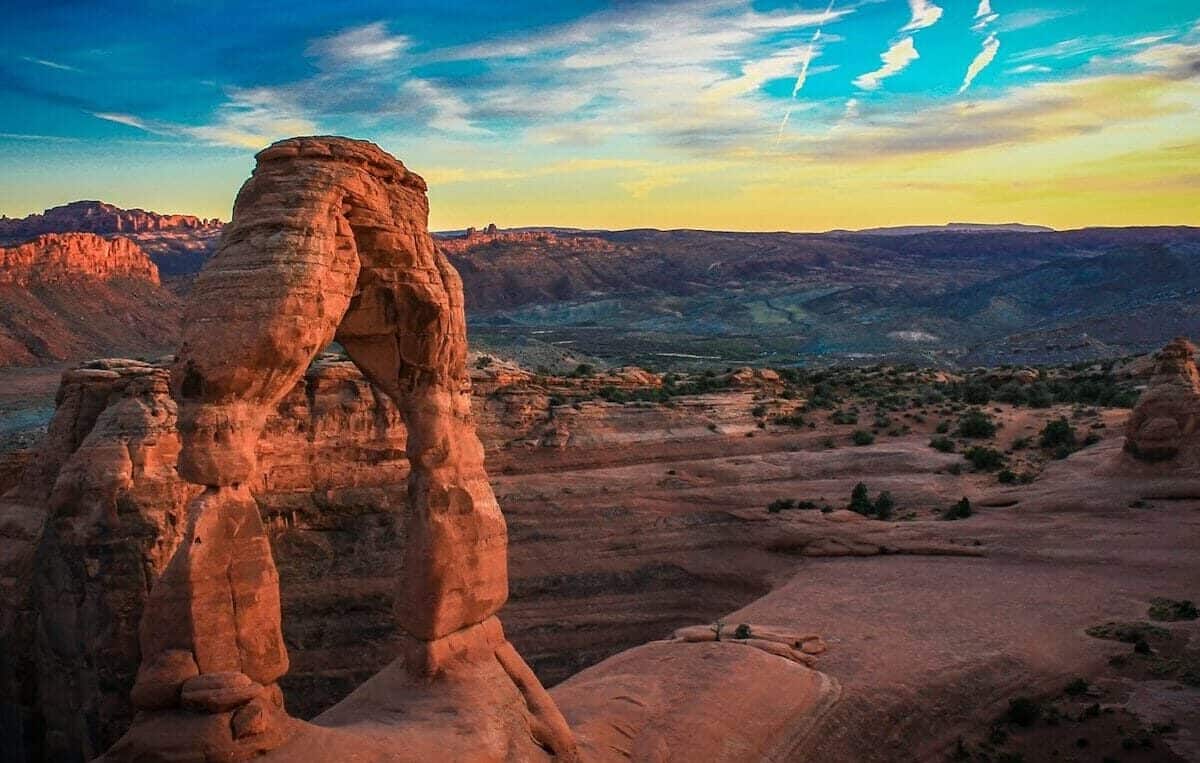 Utah Travel Guide brown concrete structure