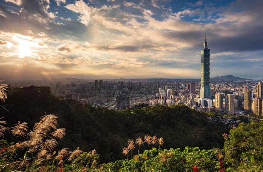 Taiwan Travel Guide city building during daytime
