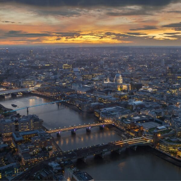 London Tours: Royal Sights, River Cruises & Hidden Alleys
