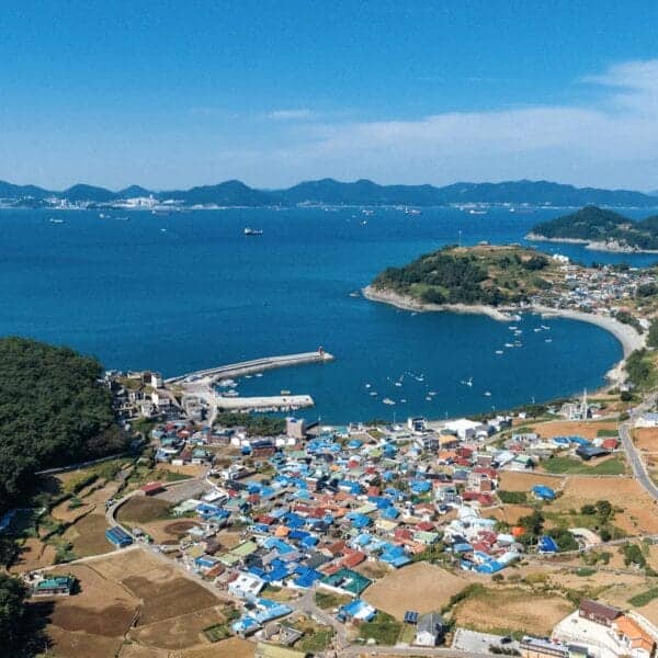 South Korea Tours: Traditions, Food, and Modern Life