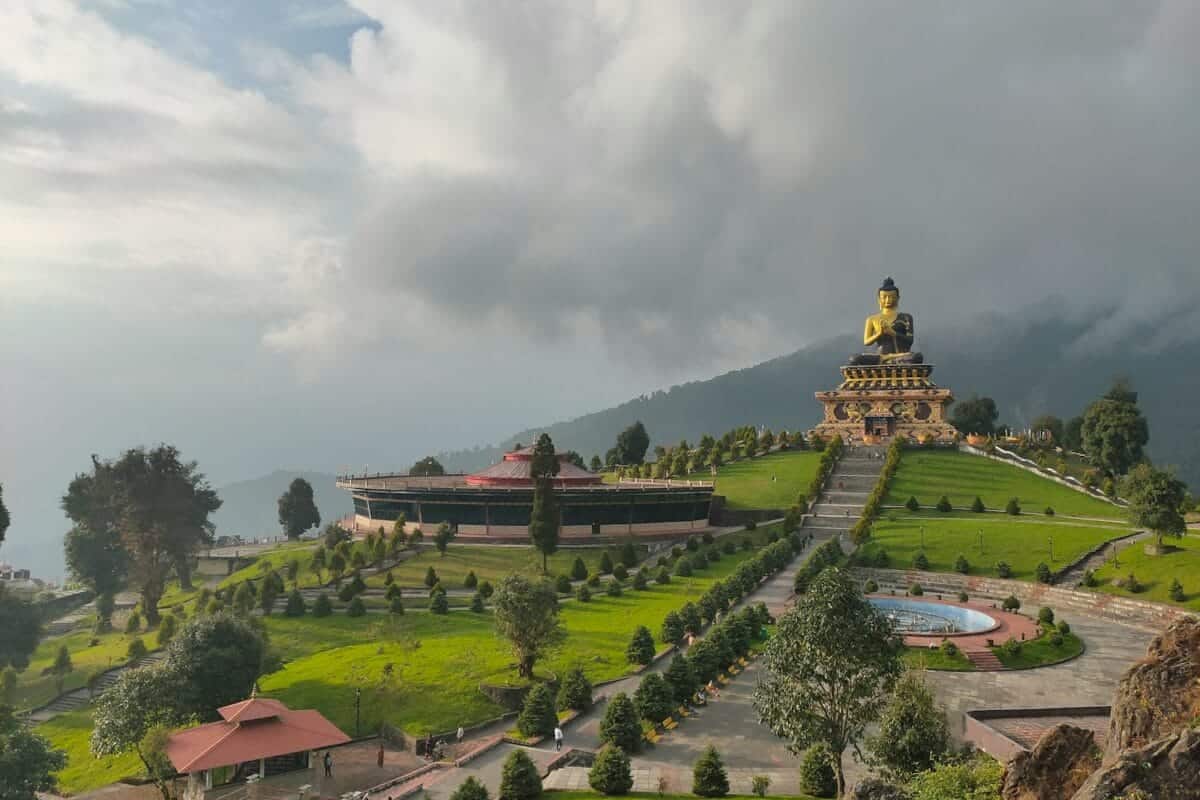 India tours buddha statue during daytime