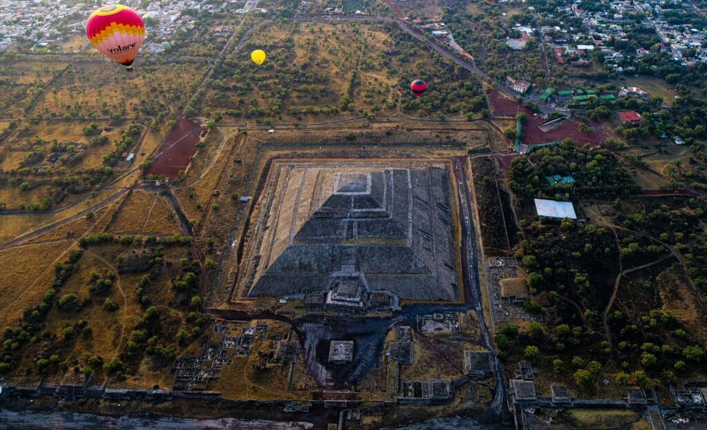Teotihuacán a hot air balloon flying over a city