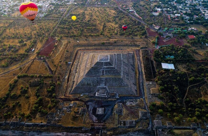 Teotihuacán a hot air balloon flying over a city