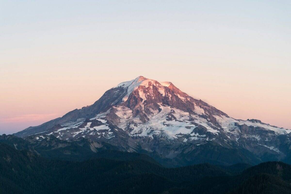 Washington State Travel Guide snow covered mountain during daytime
