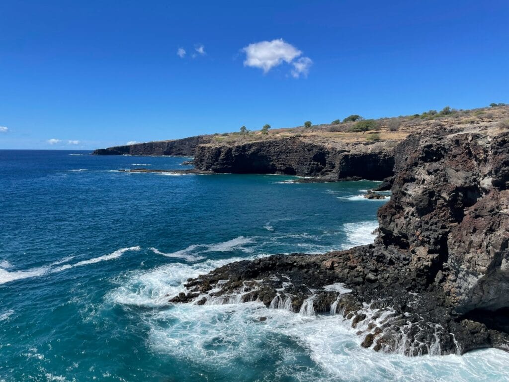 Lanai Tours a view of the ocean from a cliff