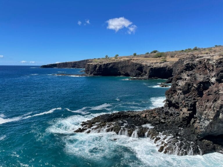 Lanai Tours a view of the ocean from a cliff