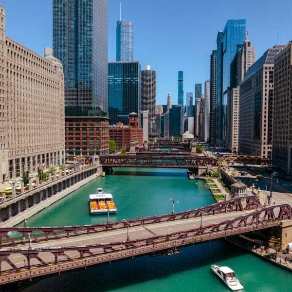 Illinois Travel Guide for City Density and Long Drives