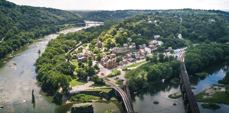 Maryland Travel Guide buildings on island