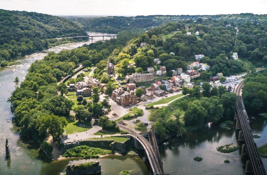 Maryland Travel Guide buildings on island