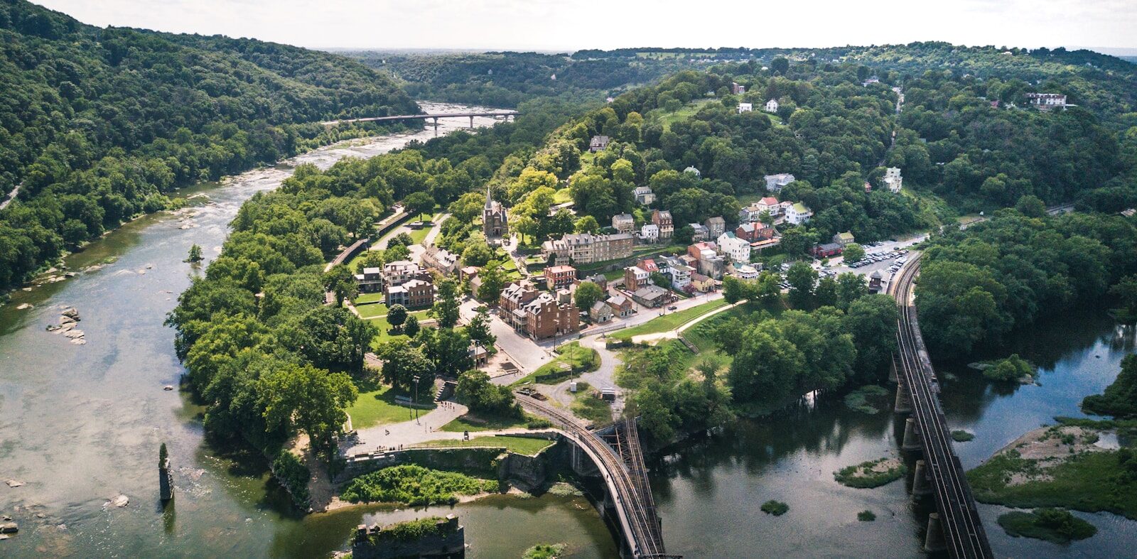 Maryland Travel Guide buildings on island