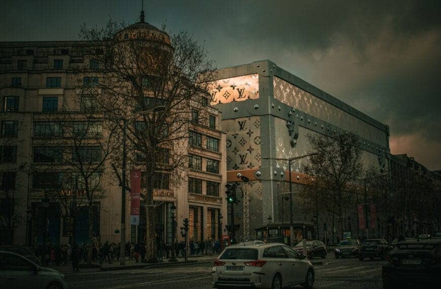 Cheap Hotel Deals a city street filled with traffic next to tall buildings