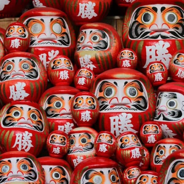 Osaka Travel Guide red-and-white daruma dolls