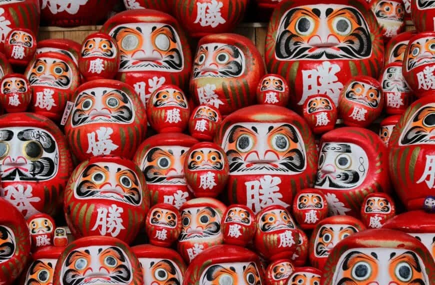 Osaka Travel Guide red-and-white daruma dolls