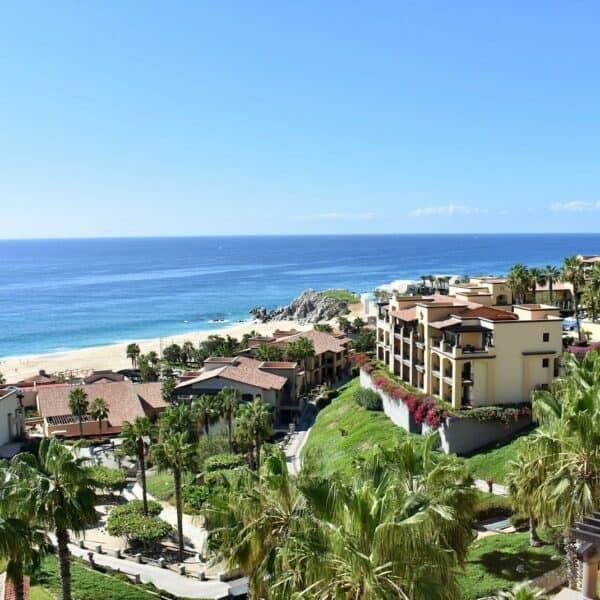 Los Cabos Travel Guide: Desert Coastlines and Resort Zones