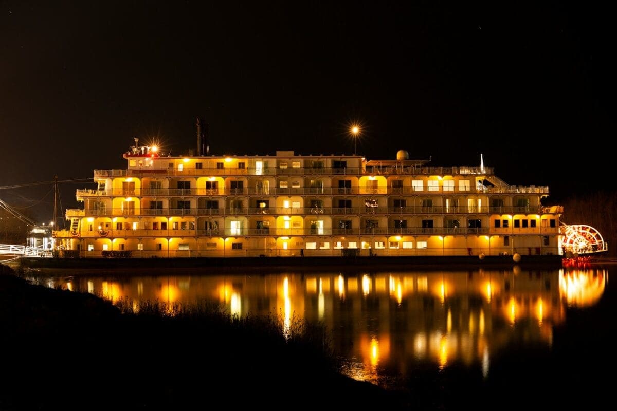 Mississippi Travel Guide a large boat sitting on top of a body of water