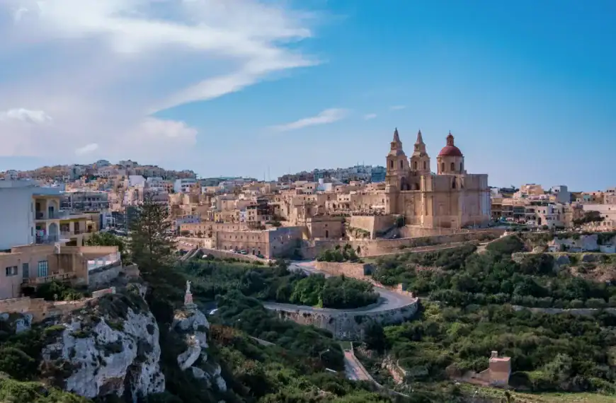 Malta Travel Guide castle in city