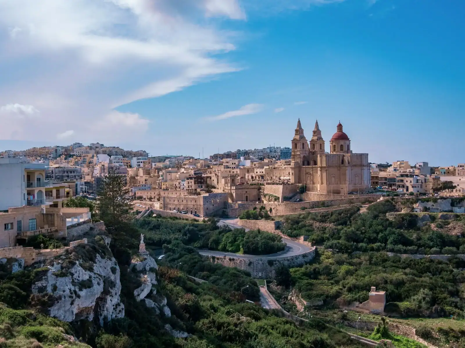 Malta Travel Guide castle in city