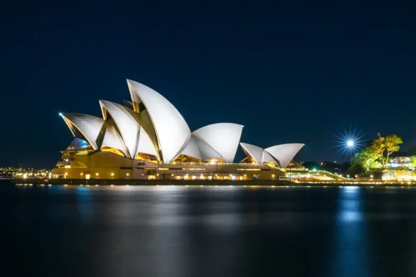 Sydney Travel Guide: Routes, Bases, Seasons, Costs