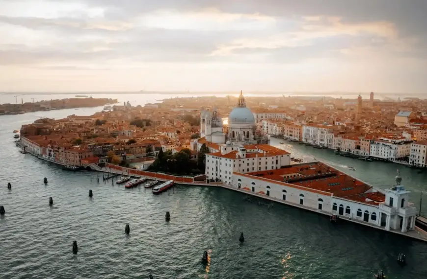 Venice Tours: Top Experiences & Must-See Awaits